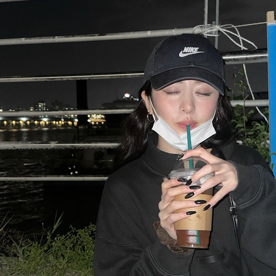 someone need to stop her i'm going delulu