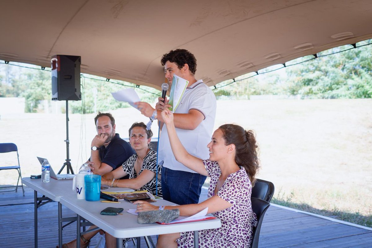 🌱📗 Première rencontre avec @clemence_guette aux #Amfis2023. Dans son discours d’ouverture, la députée a rappelé que des réponses aux défis d’une #PlanificationÉcologique existent et sont piétinés par #Macron, mentionnant nos mesures de la #ConventionCitoyenne pour le #Climat.