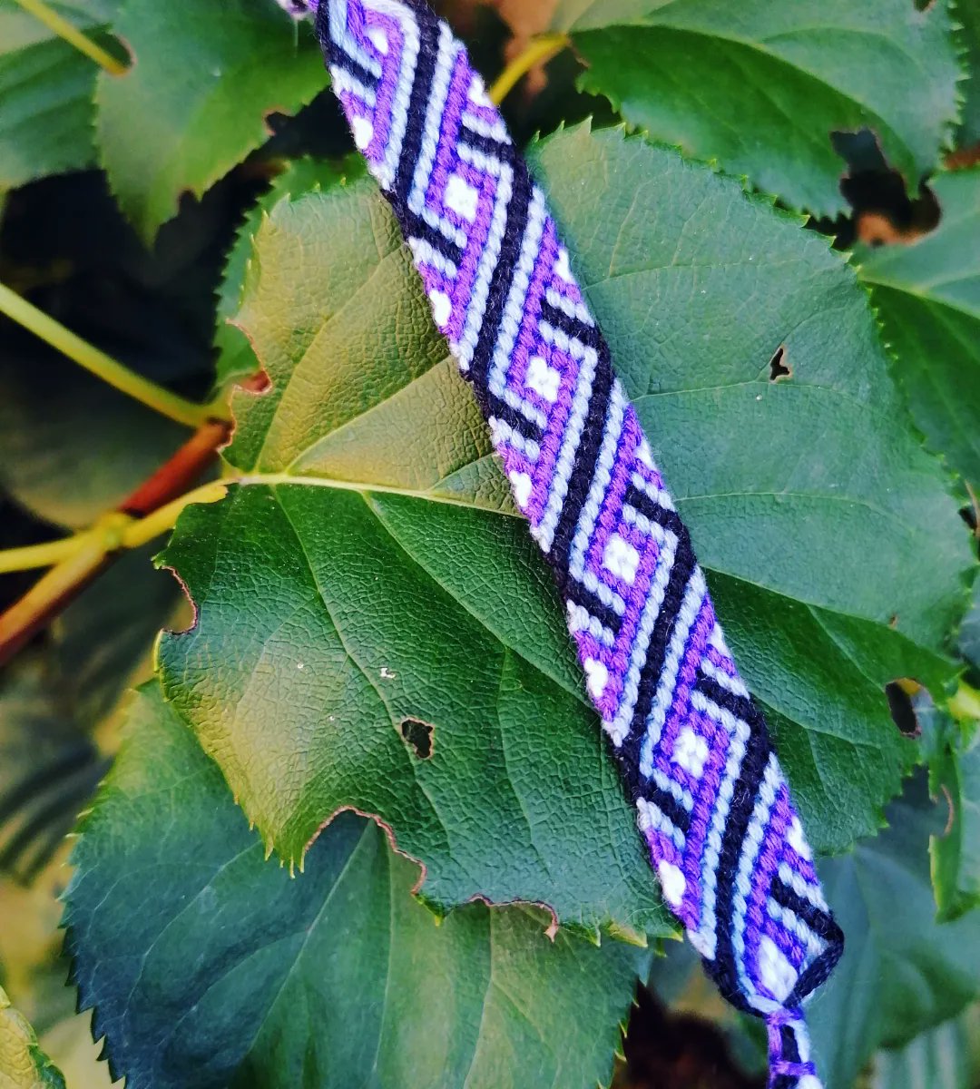 GSTQBijoux's tweet photo. J'ai profité de l'été pour tester des modèles un peu plus complexes et suis très content-e de ce bracelet asexuel. Il est à présent disponible sur la boutique✨
Si tu as des astuces pour survivre à la chaleur n'hésite pas à les partager en commentaire 💜 https://t.co/iDZR953W7B