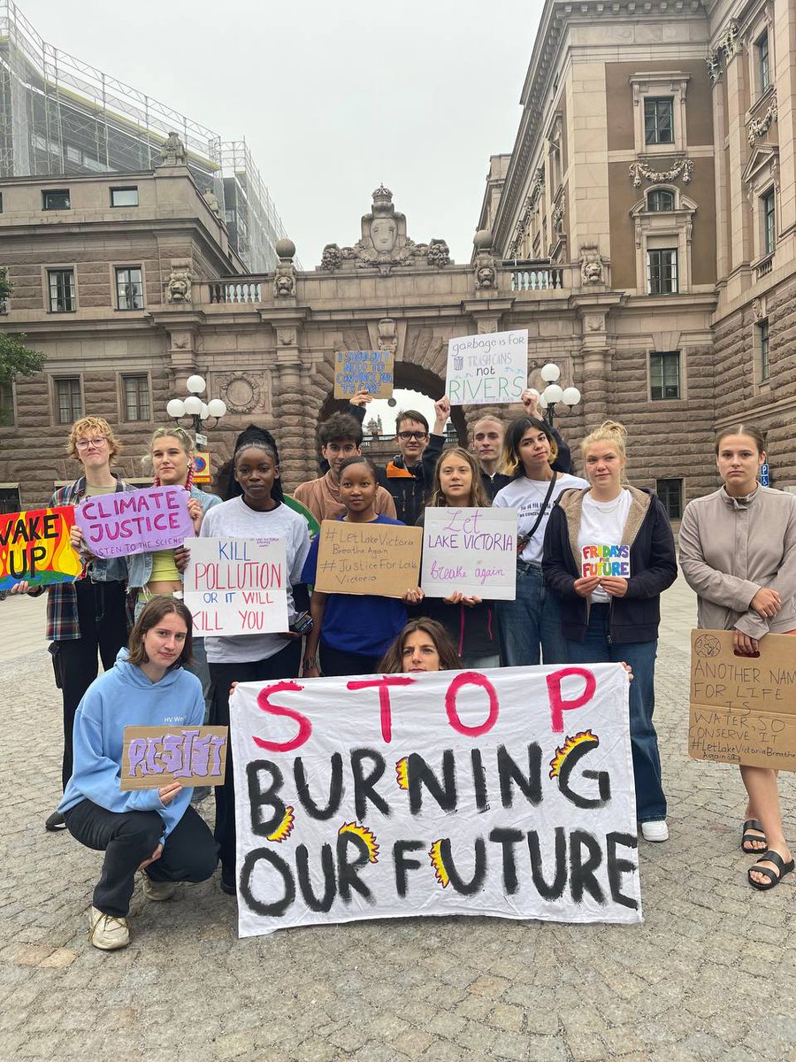 Today we had a strike in Stockholm advocacting for the restoration of Lake Victoria campaign #LetLakeVictoriaBreatheAgain . In solidarity with the communities fighting for the future of the lake against encrouchment , pollution and climate change . 
Strike week 262 .