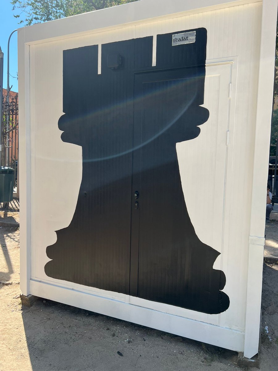 UdcChamartin's tweet photo. Durante el verano🌞hemos seguido haciendo mejoras por y para el distrito como la que veréis a continuación, así ha quedado de bonita la caseta donde se guardan las piezas de ajedrez ♟️en el  Jardín de Gloria Fuertes🥰 @AsocElOlivar @JMDChamartin @MADRID https://t.co/KslSUUQGUg