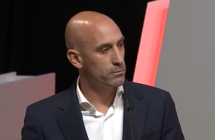 elchiringuitotv's tweet photo. 🔴🎙️ RUBIALES:

"Voy a ejercer acciones legales contra Yolanda Díaz, Irene Montero, Ione Belarra y Pablo Echenique". https://t.co/A3TarCHkjt