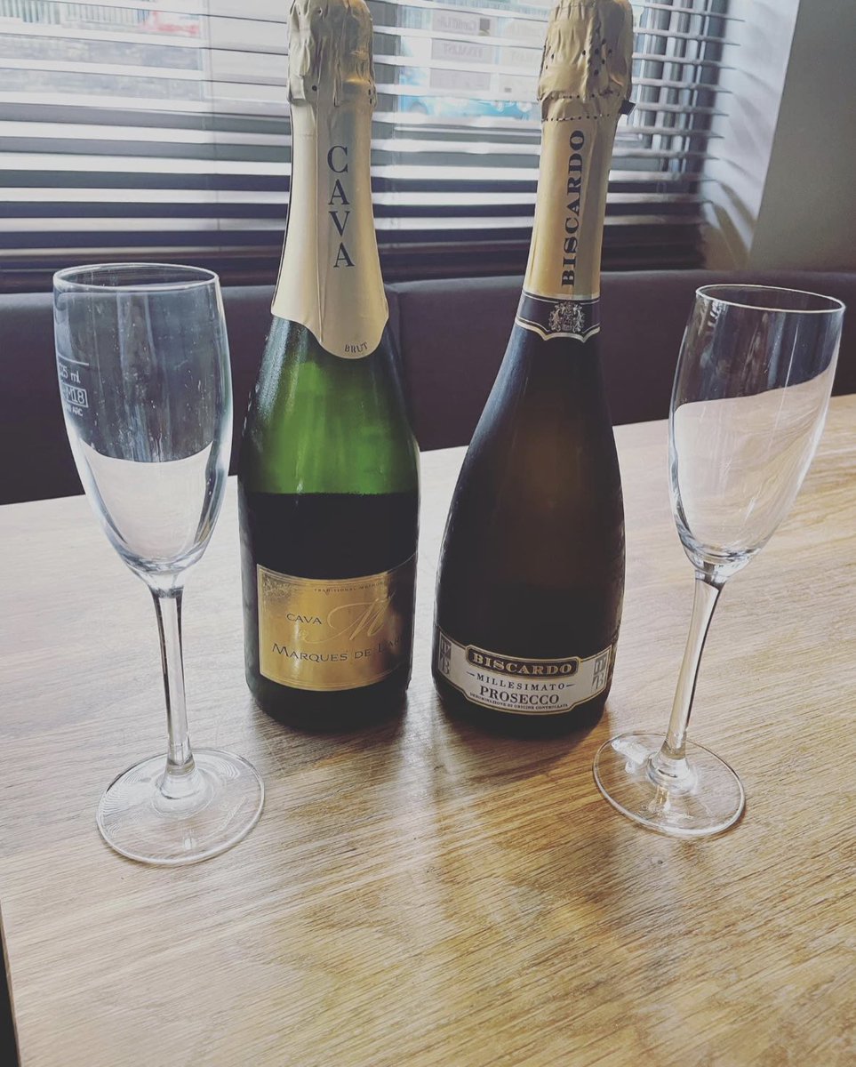Start the bank holiday weekend right with #fizzfriday bottle of Prosecco  or cava ￼for £20 #cardiff #goodtimes #cardiffpubs #gooddrinks 🍾🍾🍾🍾🍾