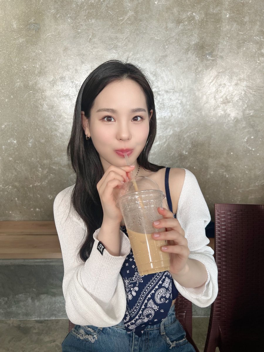 NiziU__official's tweet photo. ／
8/25(金) 20:00〜
NiziU Official YouTubeにて
「NiziU's Summer Vacation」第8話を配信中📲
＼

🏝️NiziU's Summer Vacation EP8
🔗https://t.co/0n5EmXD0rw

#NiziU #ニジュー #니쥬 #WithU 
#NiziUs_Summer_Vacation 
#サイパン旅行 #マリアナケーション
@mymarianas_mva https://t.co/LvJA3Mu473