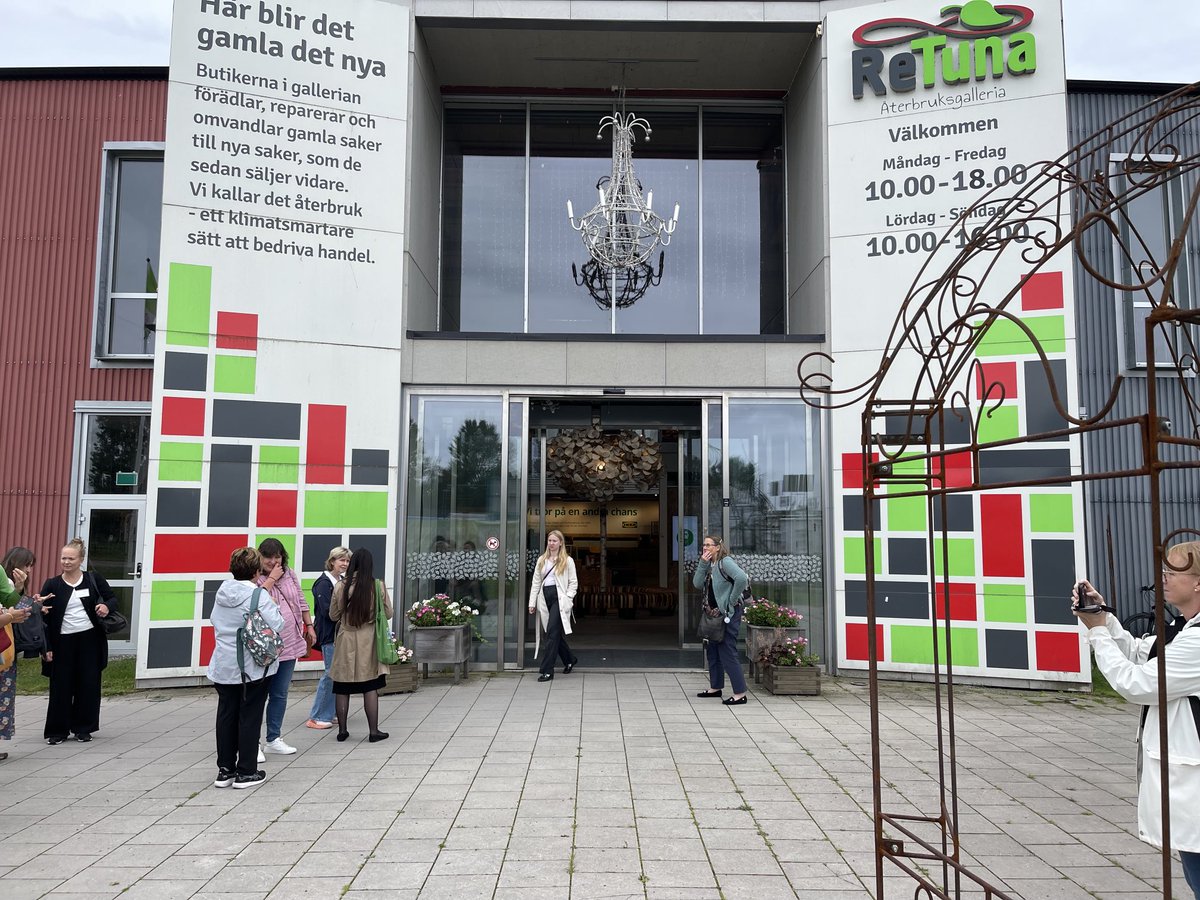 I am at the first secondhand mall in the World! ⁦so interesting! <a href="/SustDev/">UN DESA Sustainable Development</a>⁩ ⁦<a href="/_SiriSmith/">Siri Smith</a>⁩ ⁦<a href="/eivindtraedal/">eivindtraedal</a>⁩