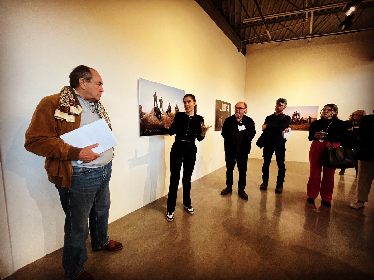 👏 à <a href="/zayneakyol/">Zaynê Akyol</a> qui représentera le 🇨🇦 aux Oscars avec son documentaire Rojek. Elle était parmi nous avec son exposition « Nujen, les combattantes » en mai pour notre première édition. Merci à Claude Goulet des <a href="/photogaspesie/">photogaspesie.ca</a> découvreur de talents et complice du <a href="/FIJC/">Fiona Curwen</a>
