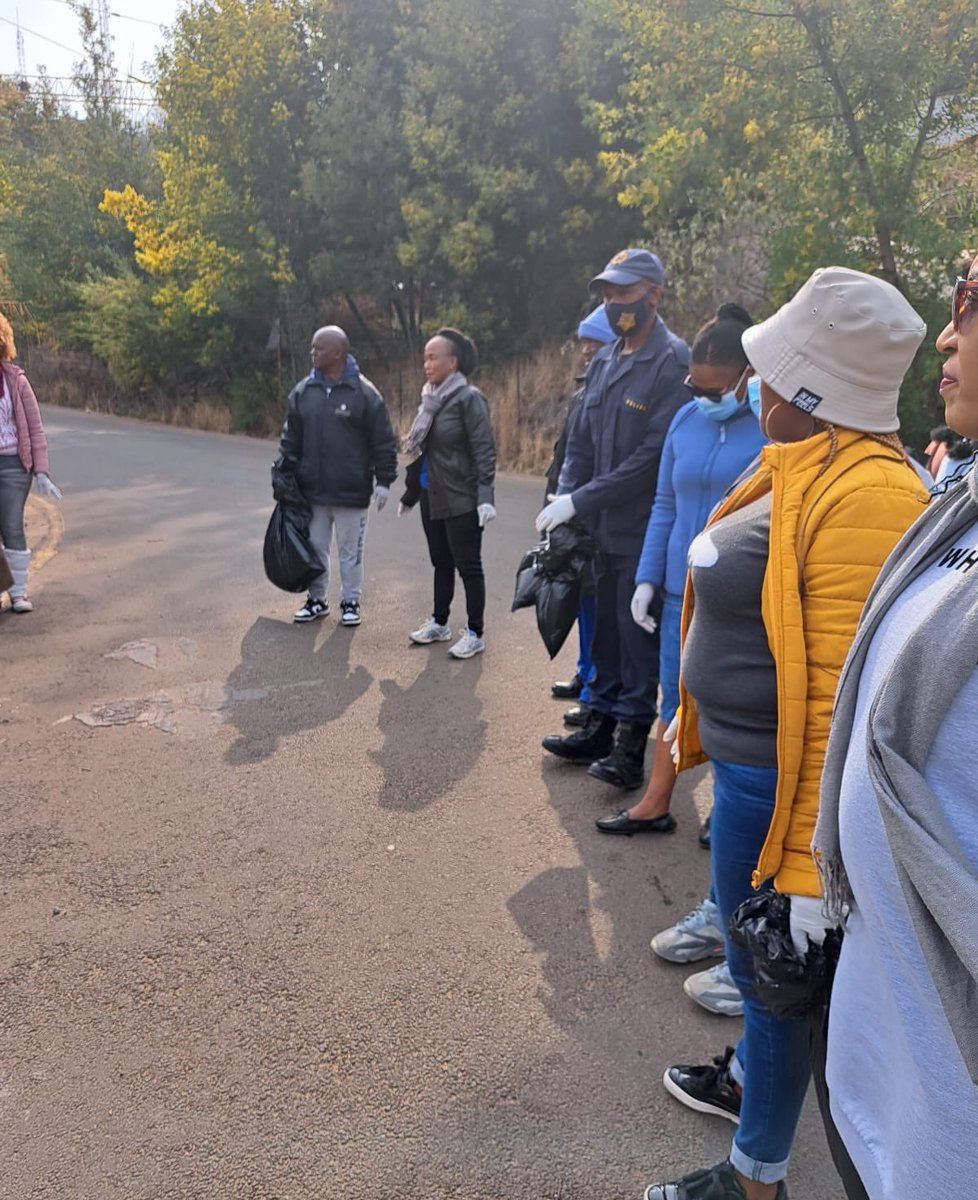 Cleaning campaign at parliament precincts by the Rt. Hon. Speaker, Deputy Speaker and staff of the National Assembly of Lesotho this cold Friday morning… keeping the promise, keeping Lesotho CLEAN🇱🇸🇱🇸🇱🇸 <a href="/LesothoSa/">Senate sa Lesotho</a> <a href="/EaLesotho/">Paramente ea Lesotho</a> 
#KeepLesothoClean
#NationalAssemblyOfLesotho