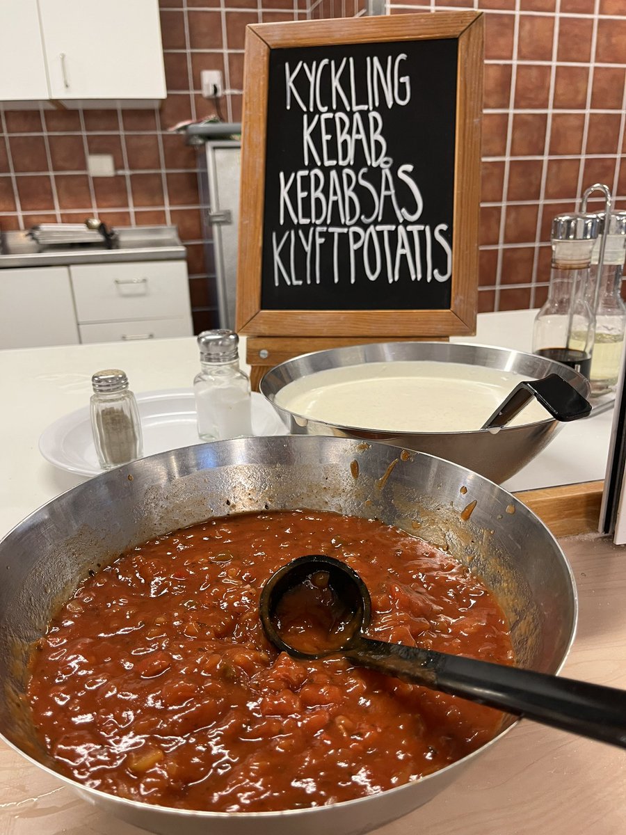 dalsjoskolan's tweet photo. Skollunch på @dalsjoskolan.  Vi har väldigt uppskattad mat på skolan. https://t.co/xliaSGcZQv