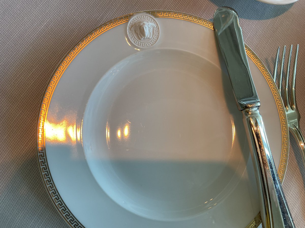 The beautiful #oceaniacruises Vista. So much included and look at these plates in Toscana restaurant wow 🤩