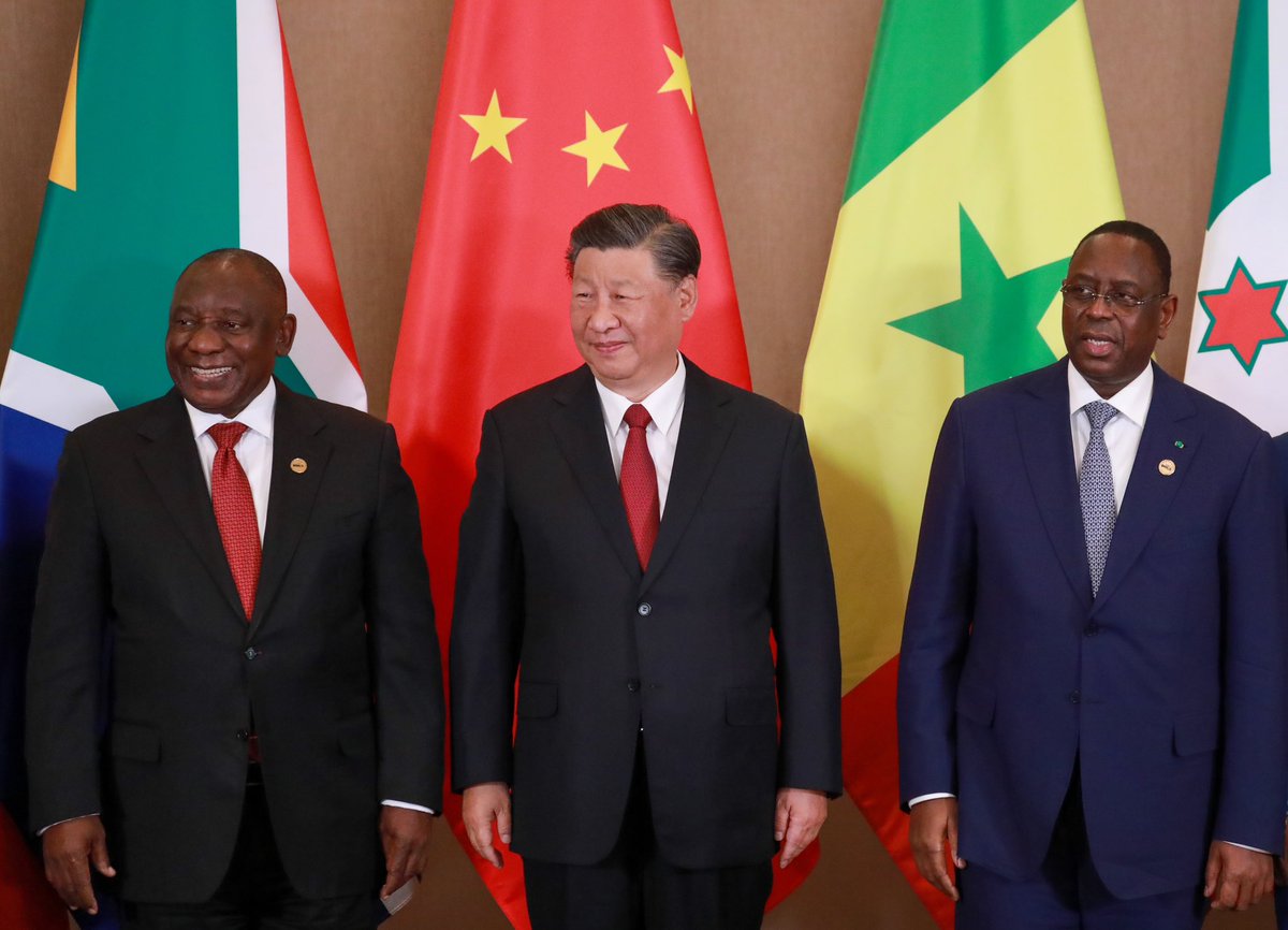 PR_Senegal's tweet photo. S.E.M @Macky_Sall, co-président du Forum sur la coopération sino-africaine, a participé à la réunion entre le Président XI Jinping et des présidents africains. Le président Sall s'est félicité du niveau des relations, et a souligné les efforts à faire dans certains secteurs-clés. https://t.co/LcWRBkOSDi