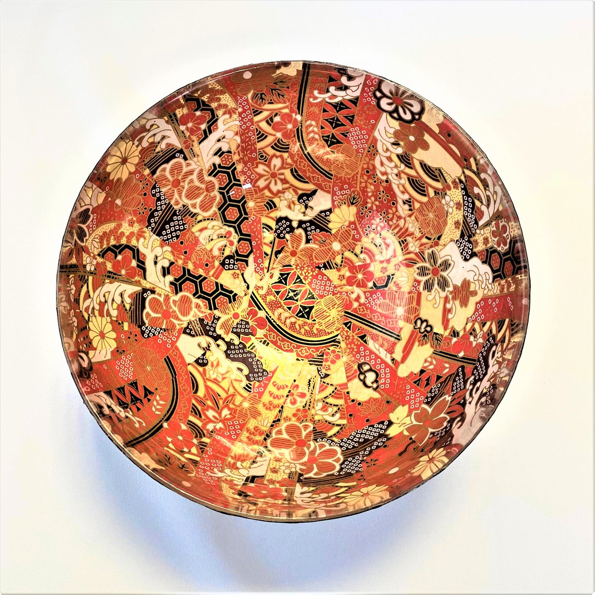 vgemmelldesign's tweet photo. Just some of my collage glassware bowls (20cm diameter). All original pieces, each one totally unique!  DM or email vanessagemmelldesigns@gmail.com for further details/prices/commissions. https://t.co/BCtk2vl6I4