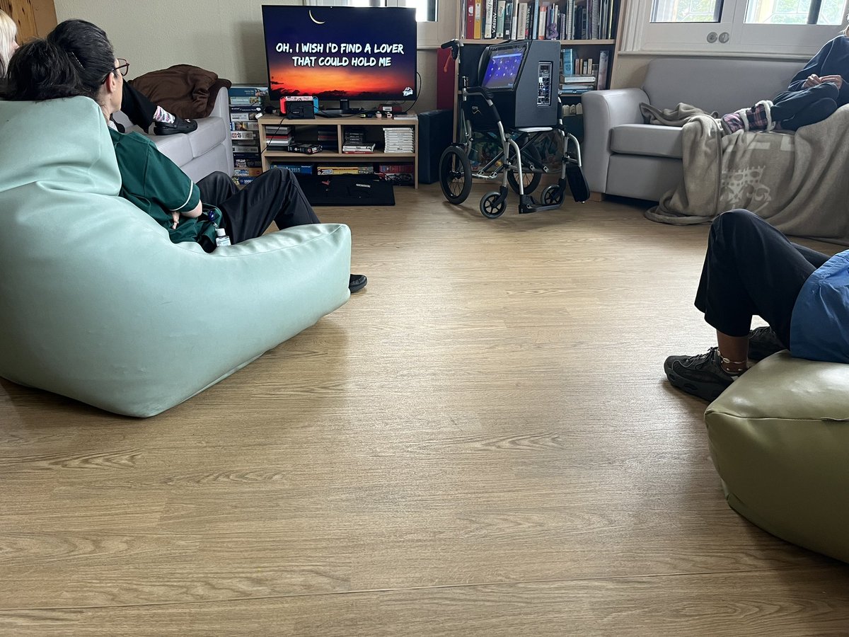 theoccupiedOT's tweet photo. Friday vibing with some karaoke 💃 Had a laugh and loads of fun singing kpop, abba, Justin Bieber, ke$ha the whole lot! @DPT_NHS #occupationaltherapy #karaoke https://t.co/vyhZEoD18V