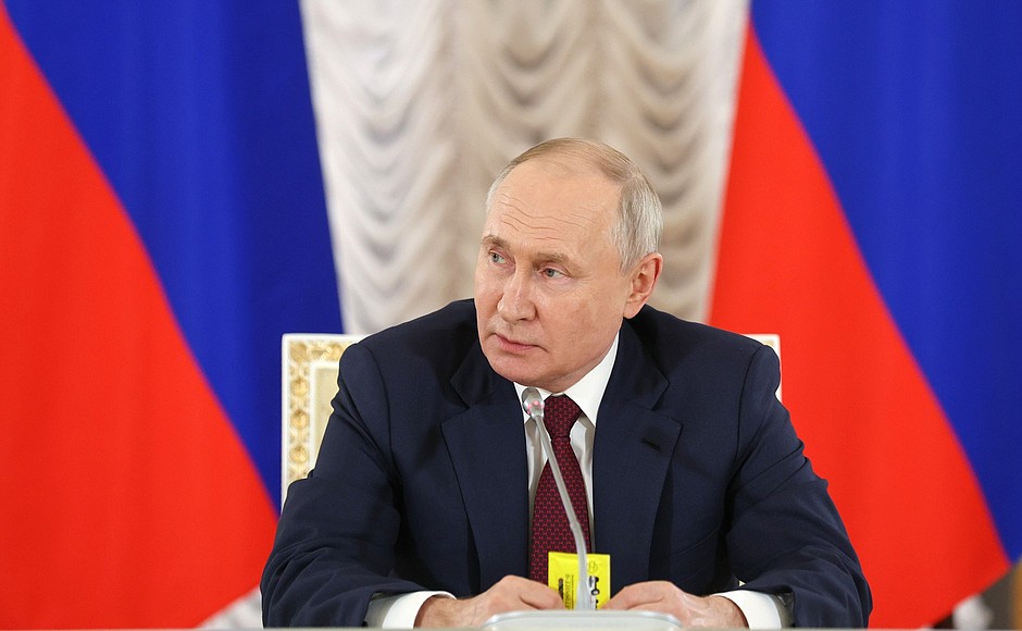 President Vladimir #Putin:

💬 The emerging new world order is also threatened by the radical neoliberalism certain countries are trying to impose, aiming to destroy #TraditionalValues that are important to all of us: the family and respect for national and religious traditions.