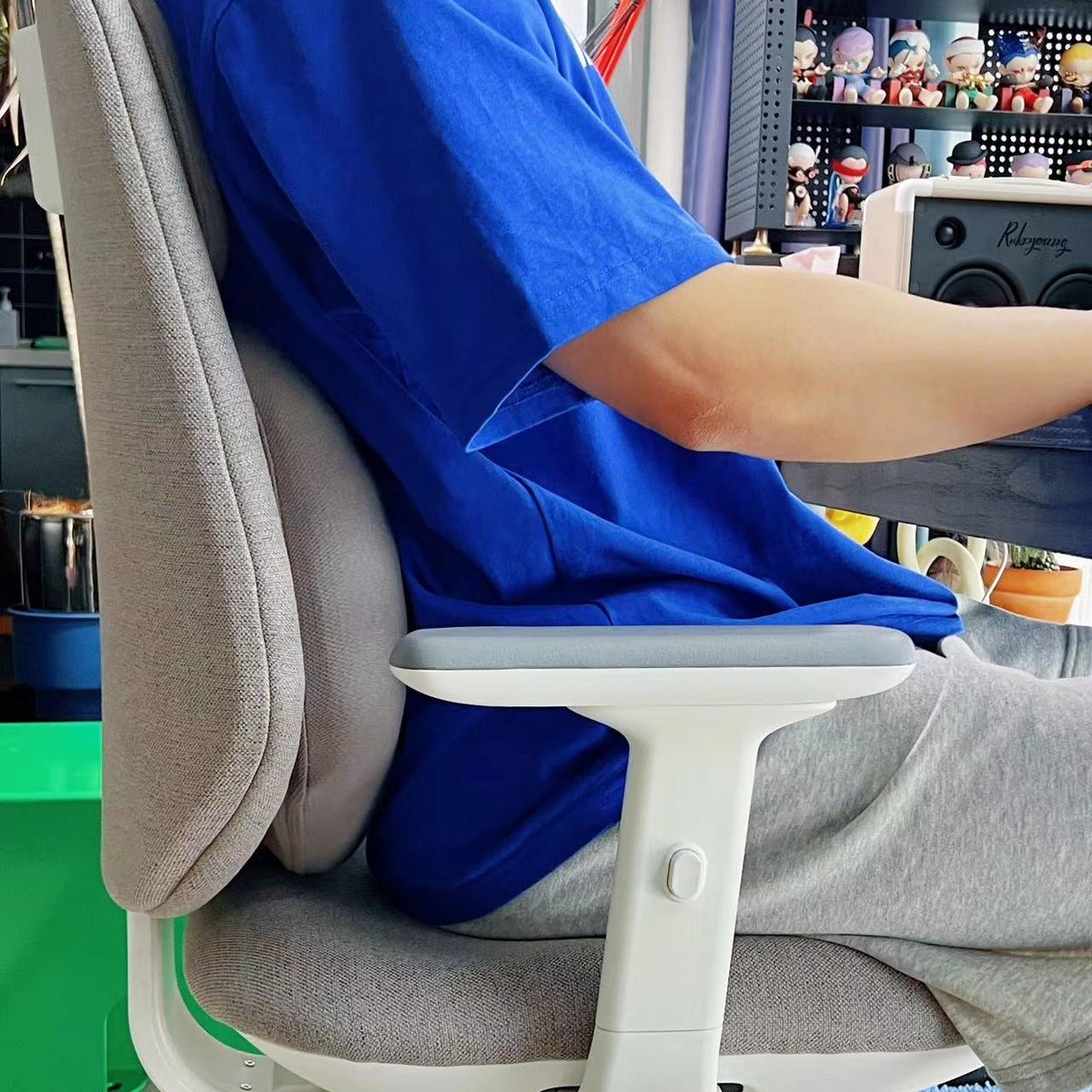 Backrobosmart's tweet image. Slide into comfort and let those work worries melt away.🌞
Perfect for that midday siesta!

#Backrobo #airsmartchair #backpainsolution #technology #aipower #desksetup #officechair #ergonomicchair #wfh #workplace #nap #siesta
