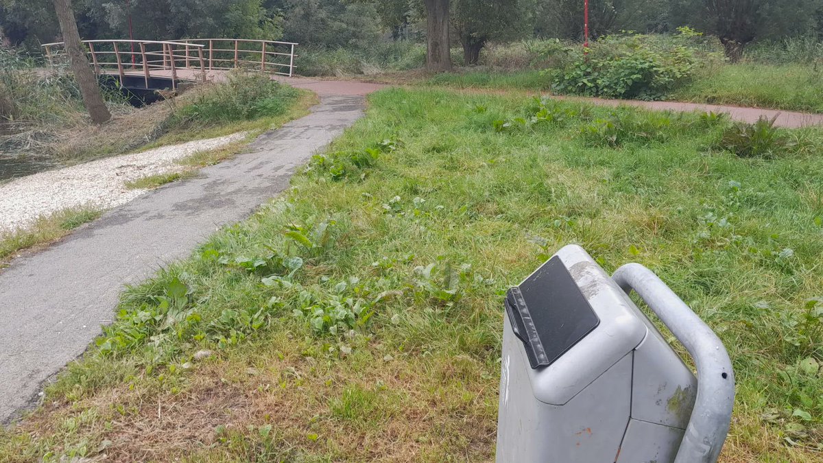 Deze week zijn er klepjes op de prullenbakken  in het Binnenpark geplaatst.
Dit naar aanleiding van de overlast die vogels veroorzaken en veel rommel achter laten. Zo zorgen we voor een schoon park.
#schonebuurt #HOEK #groen