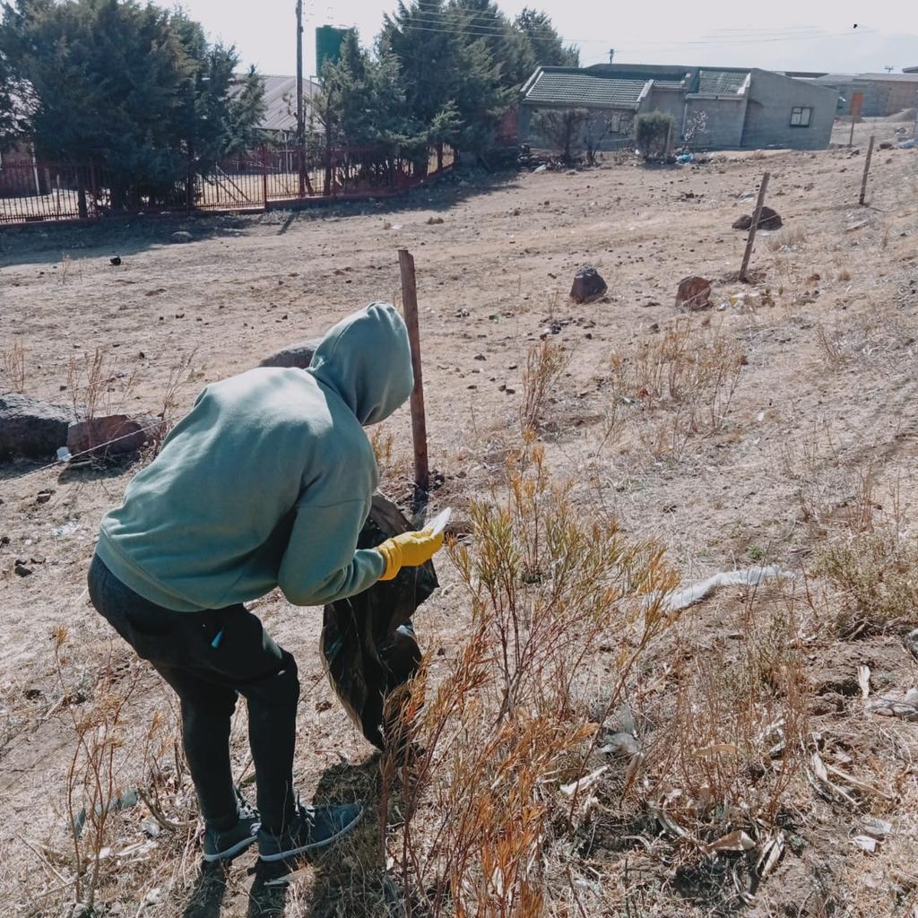 thiseho78201's tweet photo. Today was an important day as we engaged in a cleaning campaign led by hounarable prime minister @MatekaneSam in his initiative #KeepLesothoClean. This is our responsibility in the fight against environment degradation and climate change.
#AYCAssembly2023
#AYCA2023 #ACS23 https://t.co/MdsUaZxWgE