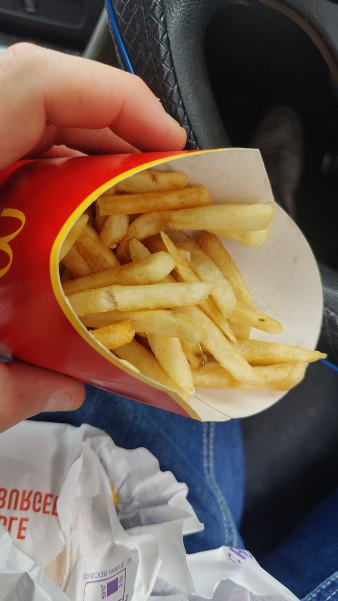sam_c86's tweet photo. What are these? Have @McDonaldsUK changed their chips??? https://t.co/XzhQqZxoH1
