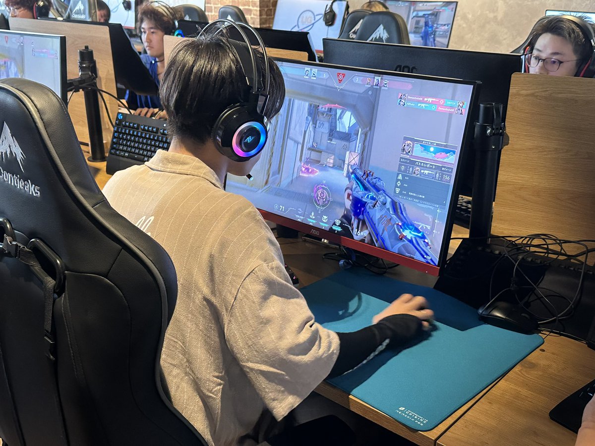 e_sportscafeLIG's tweet photo. 本日はメインホールにて神奈川工科大学のKAIT eSports様 @KAIT_eSp が部活のオフ会を開催しました❗️

皆さんVALORANTで盛り上がりを見せていました🔥
e-sportscafe LIGでは学生活動や企業交流なども応援しております、お気軽にお問い合わせください！

#VALORANT https://t.co/xbvwNHK4NQ