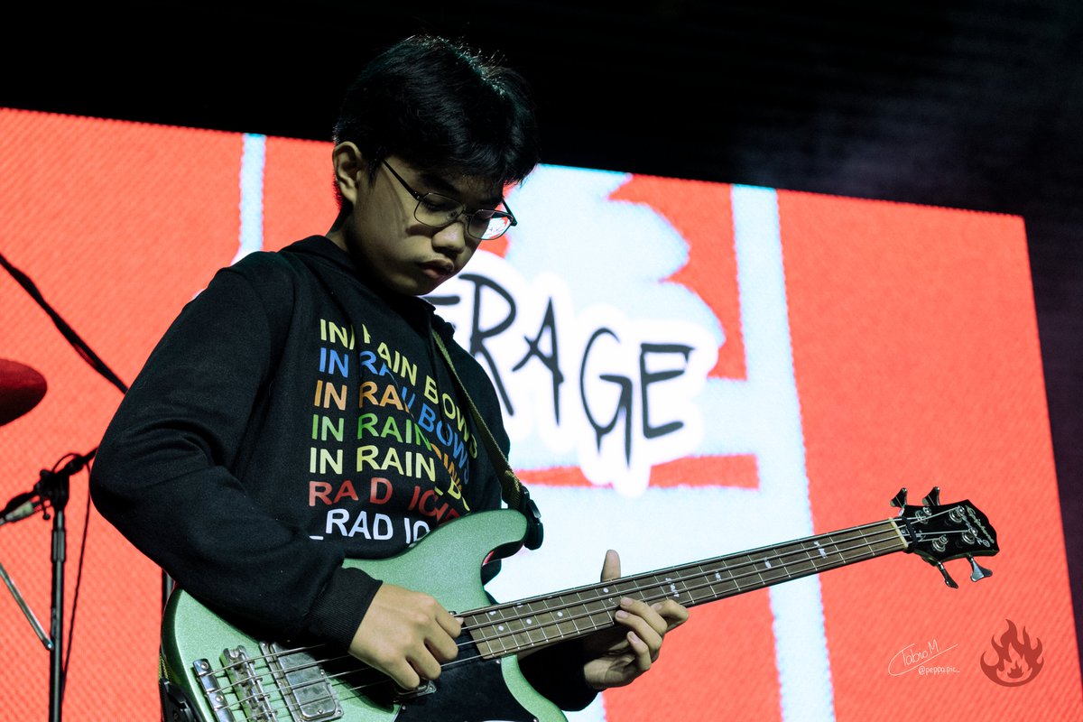 AngLagablab's tweet photo. Come together 🎵 sa Pisay!

Nagsama-sama sina Rafa Ang Sen, Martin Kane Mateum, Miguel Gumangan, at Eirik Dela Cruz bilang Leverage. Kanilang tinugtog ang sariling rendisyon ng Come Together ng The Beatles, Creep ng Radiohead, at Citizen Erased ng Muse.

#YUGTO2023 #ALABYou https://t.co/SXjPkLXnz1