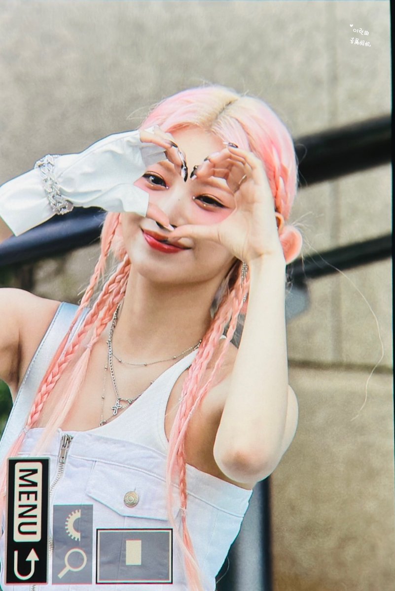 Altair1229's tweet image. 230825 뮤뱅퇴근 프리뷰

#이런 #왕이런 #王怡人 #YIREN
#EVERGLOW #에버글로우