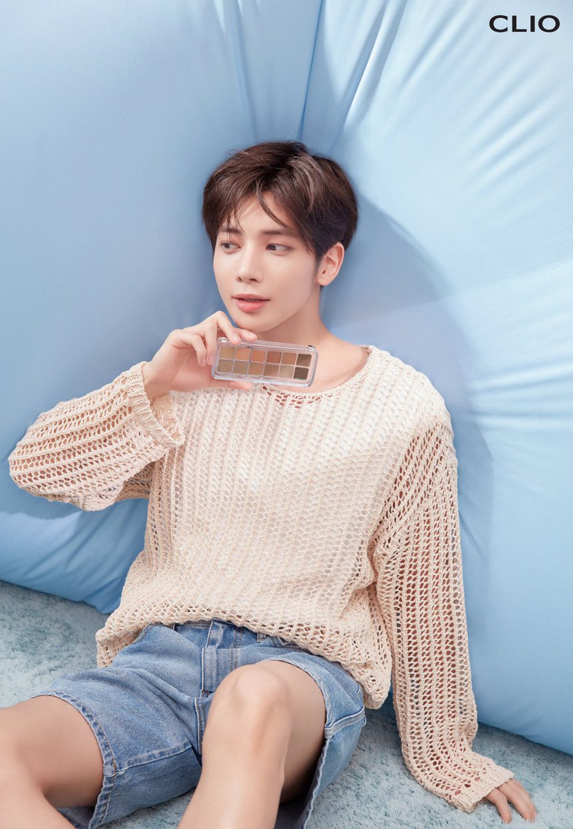 ParaguayTaehyun's tweet photo. 📸 | IMAGENES 

Taehyun para @official_CLIO 💖✨️

#태현 #TAEHYUN #4thGenGoldenBoy #TOMORROW_X_TOGETHER #투모로우바이투게더 @TXT_members @TXT_bighit

-🐿 https://t.co/sEey0a71su