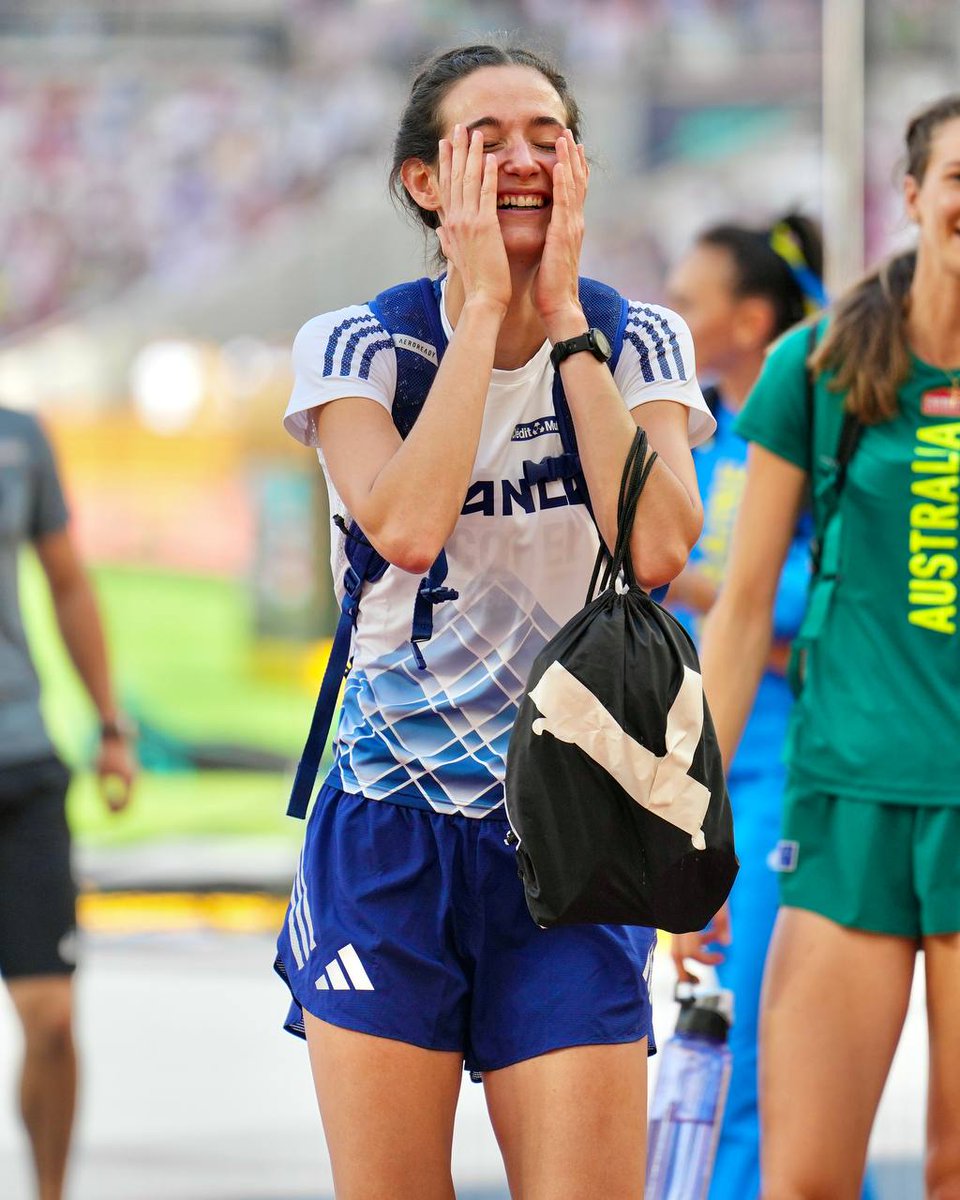 🇲🇫 Nawal Meniker et Solène Gicquel redonnent le sourire au clan tricolore ! 🤩

Les Bleues ont franchi une barre à 1,89 m 🫡

📊 Pour la première fois dans l'histoire des Mondiaux, il y aura deux Françaises en finale du saut en hauteur 👊

📸 <a href="/stadion_actu/">STADION</a>
©️ Tous droits réservés