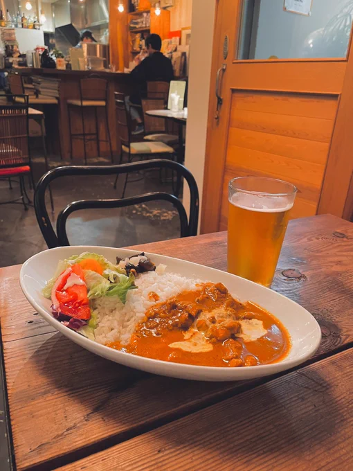 明治神宮前にあるカレー屋Blakes (GHEE)は京都カマルの始祖となる店だ。バターチキンカレーをいただいた。。。一瞬で烏丸三条にトリップした。。。  