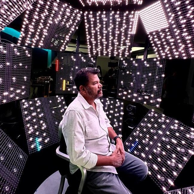 saloon_kada's tweet photo. Digital 3D Face Scanning Technology⭐
• #FAN : #ShahRuhKhan
• #Indian2 : #KamalHaasan
• #Thalapathy68 🔜🔥
It's Used To Show The Younger / Older Character in The Film!! https://t.co/U68Fr2BVlZ