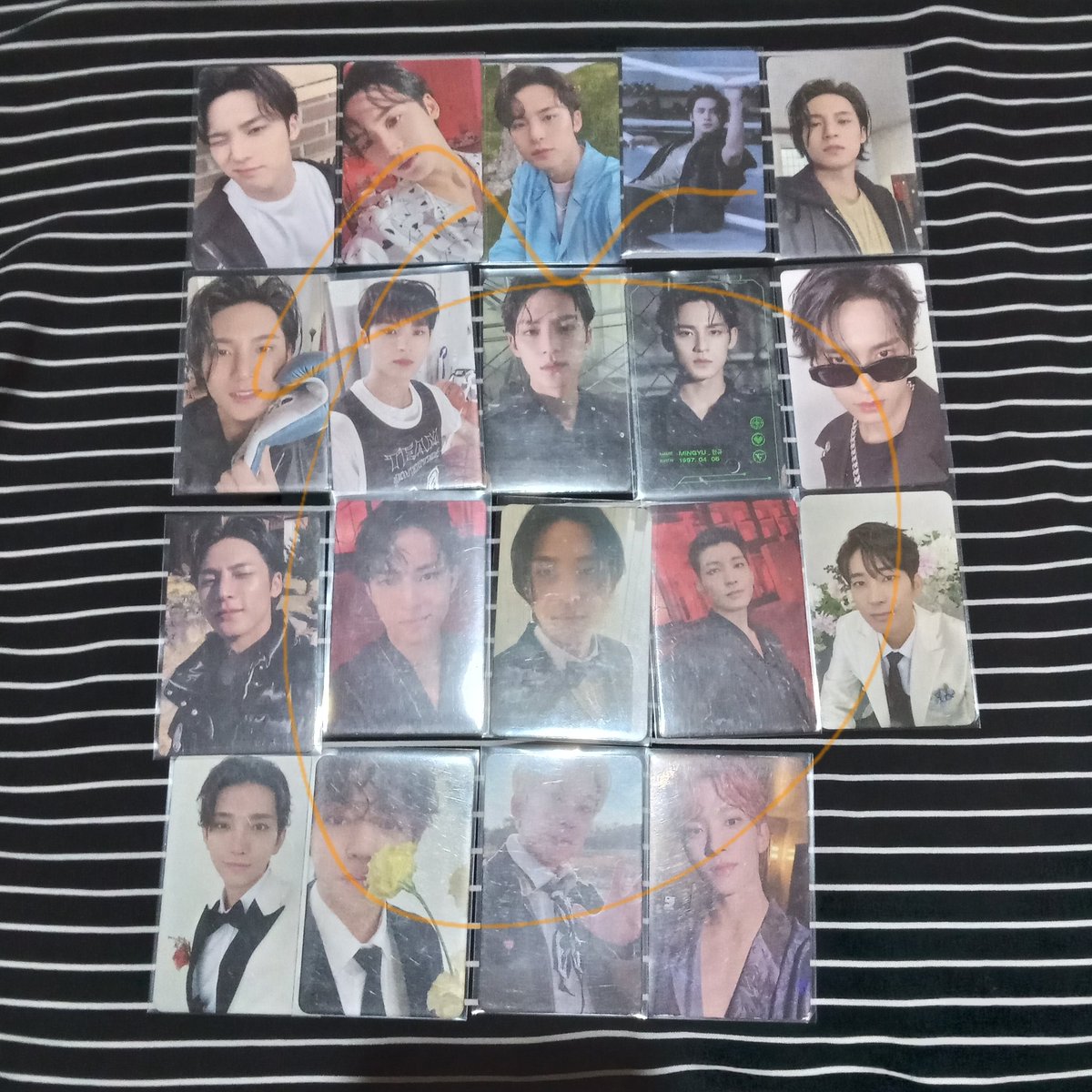 jerukmingyu's tweet photo. kira kira ada yang masih cari ini gak ya?, mau aku sell, tp mending sell take all only apa satu satu ya? 😭😭

(bukan damage, tapi innersleeve nya yg kotor) https://t.co/5hjanXT06I