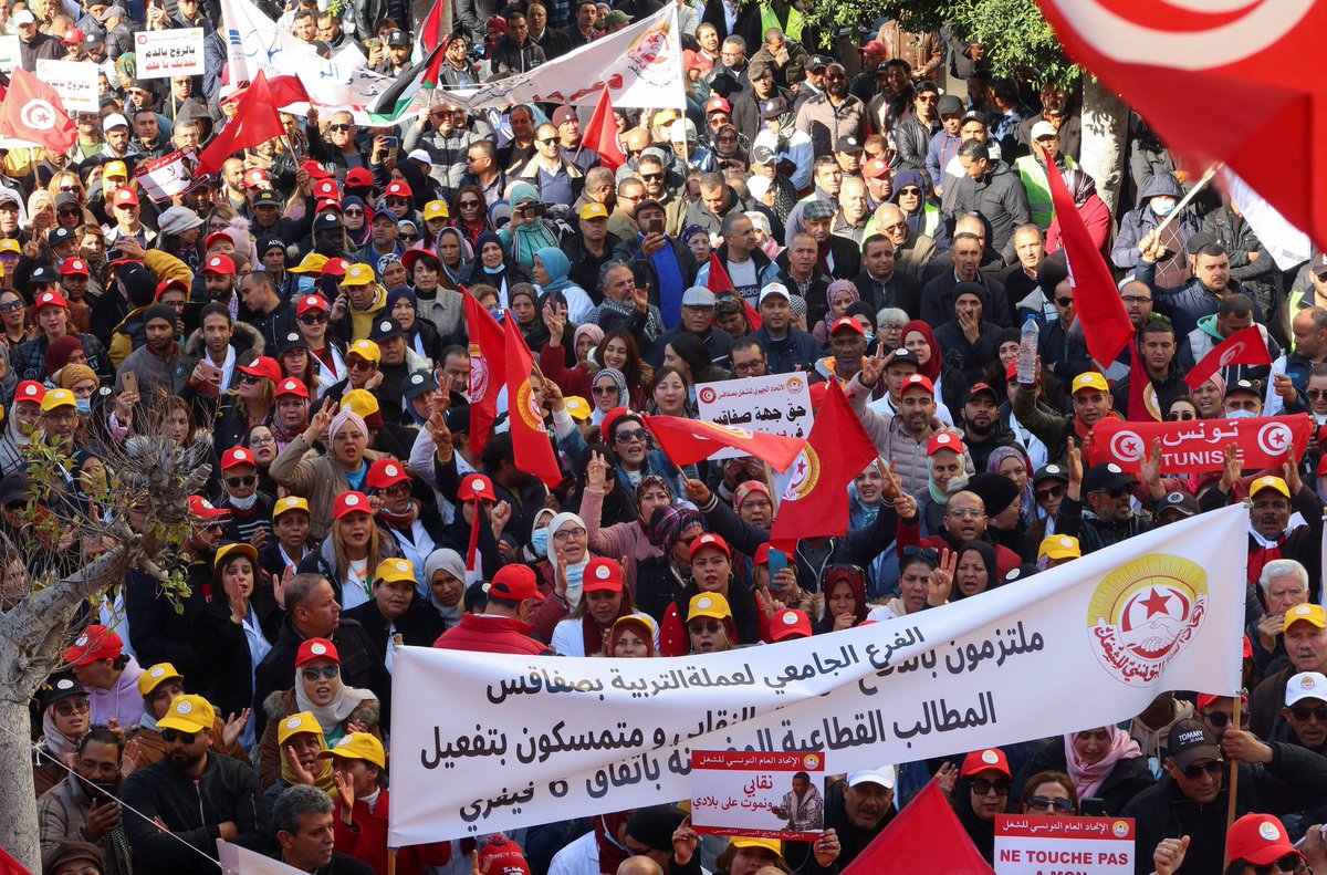 Thousands of Tunisians demonstrated in the capital Tunis on Thursday demanding the release of politicians arrested on 'Conspiring against the Security of the State' charges. #ChannelAfrica Correspondent, Imen Bliwa discusses with @Lulu_Gaboo. #AfricaUpdate #SABCNews