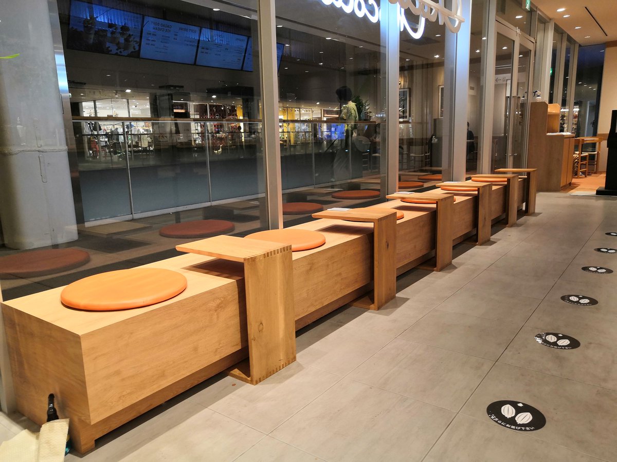 maron_coffee's tweet photo. #東京カフェ散歩
#HOTEL_Chocolat.
成城学園前駅下車すぐ、商業施設成城コルティ2Fにある上質なカカ���に拘ったチョコレート商品を提供するカフェ。店内は大きな窓ガラスと白を基調とした造りで明るく入り易く、周辺住民の憩いの場所となっている。人生に甘みが足りない時、是非一度お立ち寄り下さい。 https://t.co/EzTgtsavKG