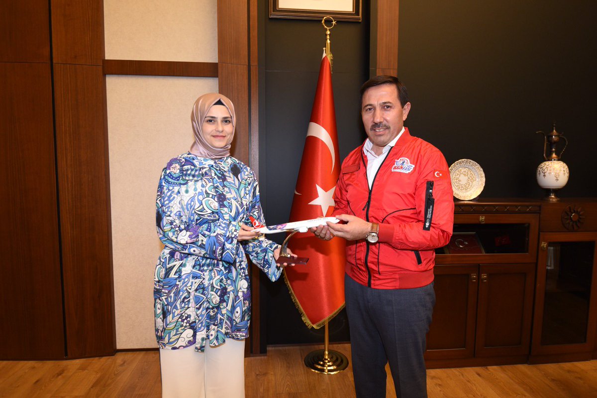 hkilca's tweet photo. Türkiye Teknoloji Takımı @T3Vakfi Başkanı Hemşehrimiz Elvan Kuzucu Hıdır Hanımefendiyi belediyemizde ağırladık. 

Bu akşam Elvan Hanımefendinin katılımıyla Mevlana Kültür Merkezi’nde düzenleyeceğimiz söyleşiye tüm genç arkadaşlarımı bekliyorum.

#Teknofest @elvan_kzc https://t.co/uGc7fMt5NF
