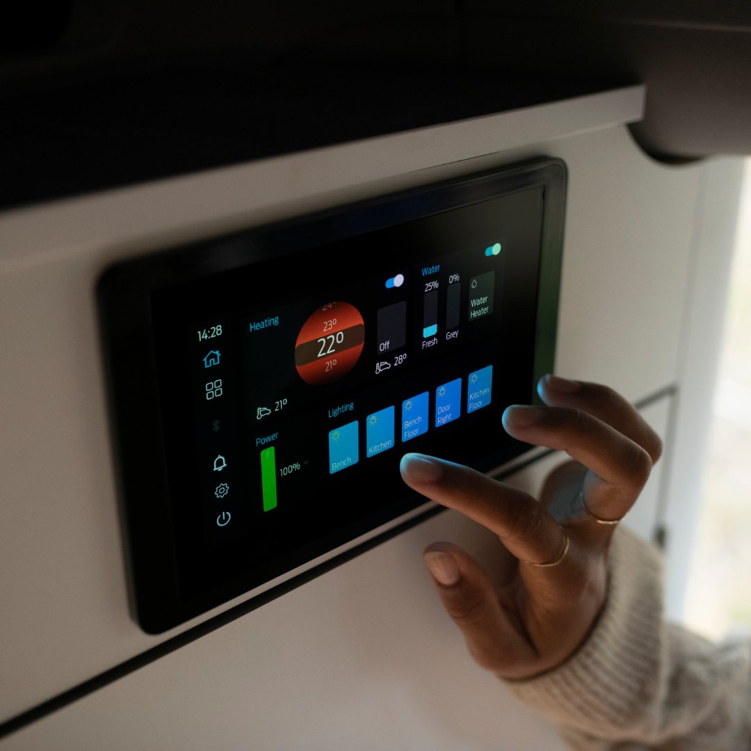 🌠Dineren onder de sterren was nog nooit zo gemakkelijk met de gloednieuwe #FordTransitCustomNugget.
 
Met 20% meer keukenwerkbladruimte, een praktische ladekoelkast en standaard geïntegreerde opbergruimte voor de buitentafel en stoelen.
  
#Ford #VanLife