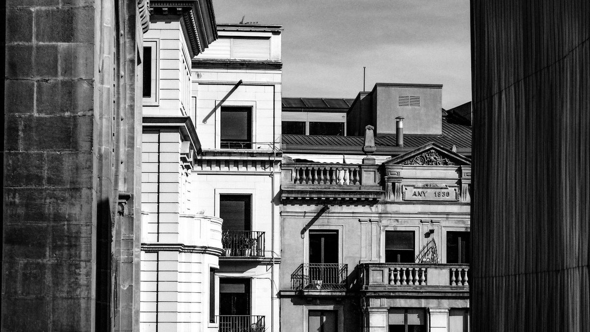 Giudibe1's tweet photo. #antique #explore #Explorer #Archieverse #architecture #architecturecompetitions #lines #perspective #cityscape #blackandwhite #blackandwhitephotography #blackandwhitephoto #monochrome #urban #bnwphotography #bnw #Lleida #NOIR #photography #photographylovers https://t.co/Y8qRJaKb5o