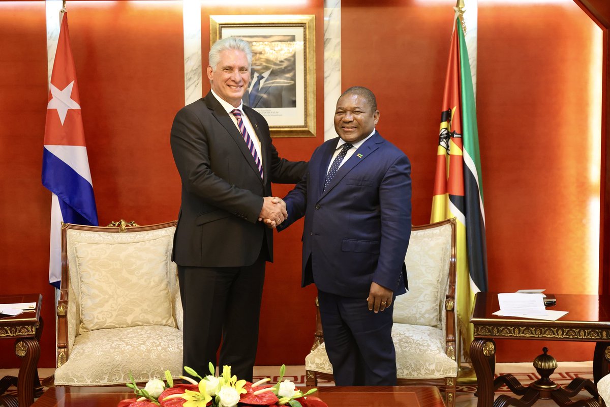 🤝| El presidente @DiazCanelB fue recibido de manera oficial en la Presidencia de la República por el presidente de #Mozambique, @filipe_nyusi. #DíazCanelEnÁfrica
