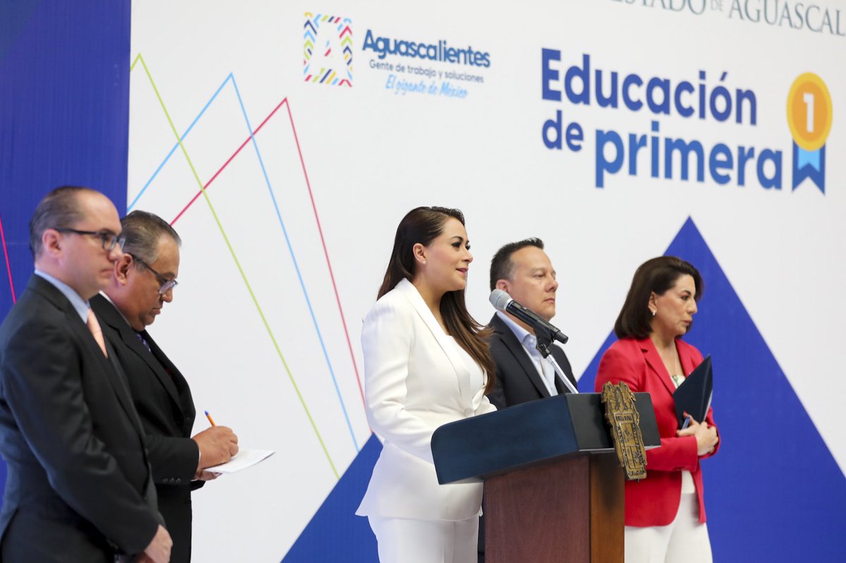 TereJimenezE's tweet photo. AGUASCALIENTES TENDRÁ UNA EDUCACIÓN DE PRIMERA 

Esta mañana presentamos un proyecto educativo para Aguascalientes con 95 acciones puntuales que engloban obras de infraestructura educativa, el acceso a internet en todas las escuelas públicas del estado y la implementación de una nueva plataforma digital con material didáctico que cuenta con más de 10 mil contenidos de apoyo para maestros, alumnos y padres de familia. 

En Aguascalientes trabajamos a pasos agigantados por una educación de primera. 

#ElGiganteDeMéxico