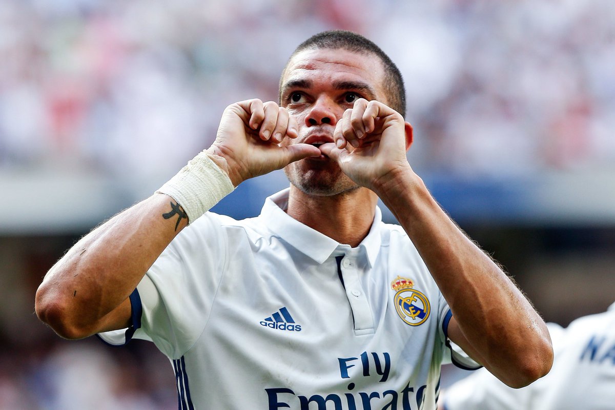 GOATAVIO's tweet photo. [THREAD]

Pourquoi la carrière de Pepe est l’une des plus belle carrière de l’histoire du football 🇵🇹 https://t.co/4AJQZWUQvA