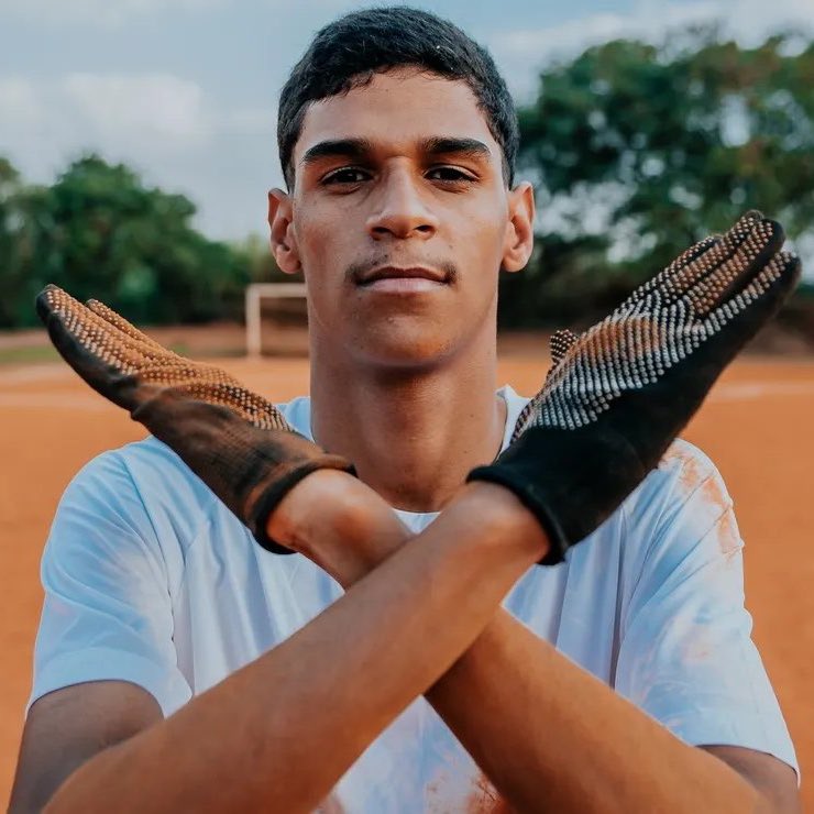 Beca Barreto revelou que se afastou e não fala mais com o Luva de Pedreiro após ele não se pronunciar sobre vídeo íntimo falso que vazaram dos dois.