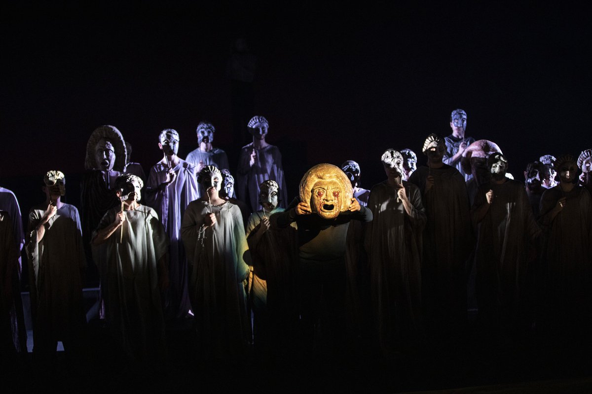 CoroEaso's tweet photo. 🎭 Per Poc @PerPoc 
🗣️ Irène Jacob, narratzailea

Peter Marsh, Edipo (tenor) 
Claudia Mahnke, Yocasta (mezzosoprano)
Mikhail Petrenko, Tiresias (baxua)
Fernando Latorre, Creón (baritonoa)
Damián del Castillo, Mensajero (baritonoa)
Aitor Garitano, Pastor (tenor)

📸: Iñigo Ibañez https://t.co/t1xwmJ8P7l