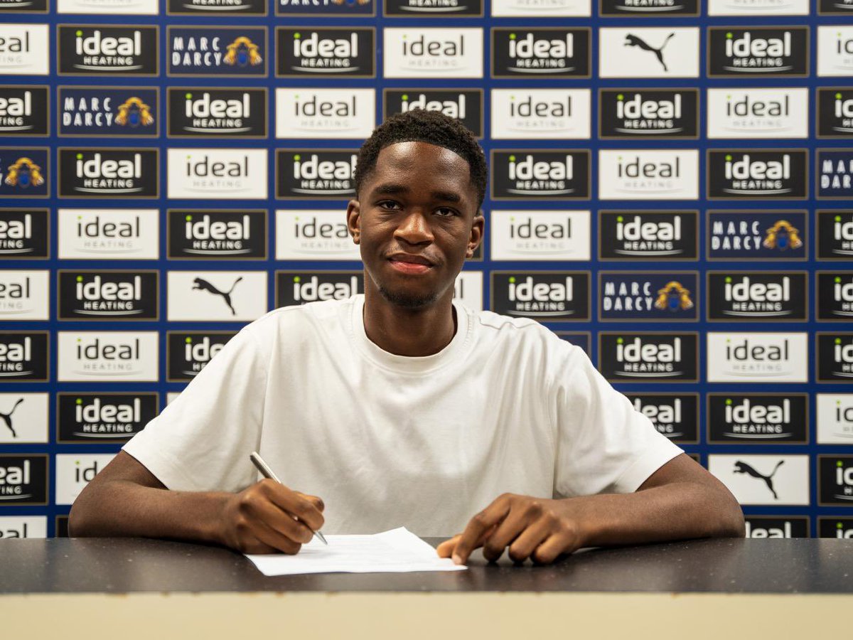 Jason Mac (@jasonmacsmi) on Twitter photo Not a bad Birthday <a href="/Kevin_Mfuamba/">Kevin Mfuamba</a>
🥳 ❤️✍️ 🏴
•
Kevin MFUAMBA represents <a href="/WBA/">West Bromwich Albion</a> and <a href="/England/">England</a> and has now committed his future to the club.
•
#MSMI #Family #Future Not a bad Birthday <a href="/Kevin_Mfuamba/">Kevin Mfuamba</a>
🥳 ❤️✍️ 🏴
•
Kevin MFUAMBA represents <a href="/WBA/">West Bromwich Albion</a> and <a href="/England/">England</a> and has now committed his future to the club.
•
#MSMI #Family #Future