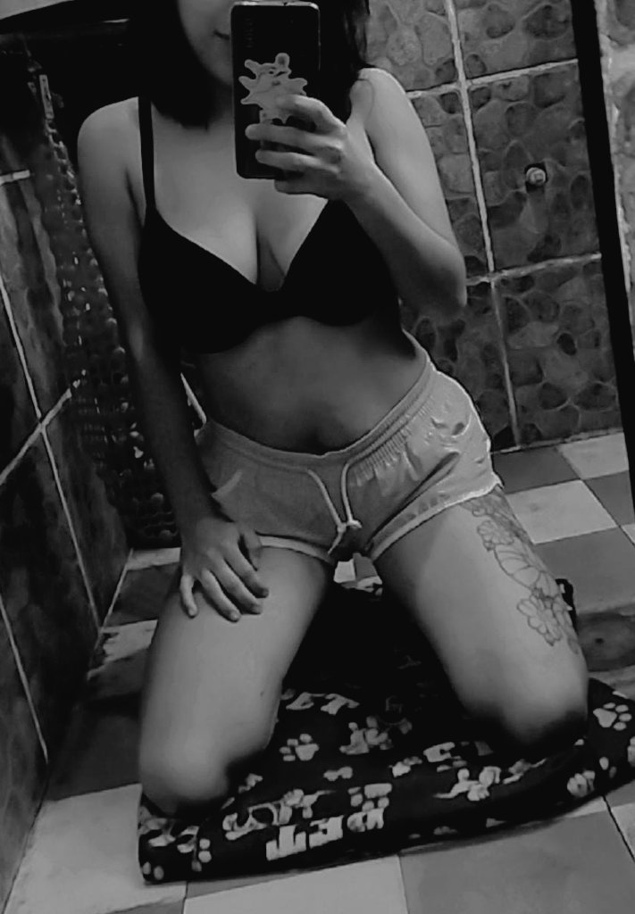 Jaquesitasex's tweet photo. Hola papis, volví ♥️ 
Abro hilo de vergas, al que la tenga más rica le muestro las tetas 😍♥️ https://t.co/L10FvAMxZj
