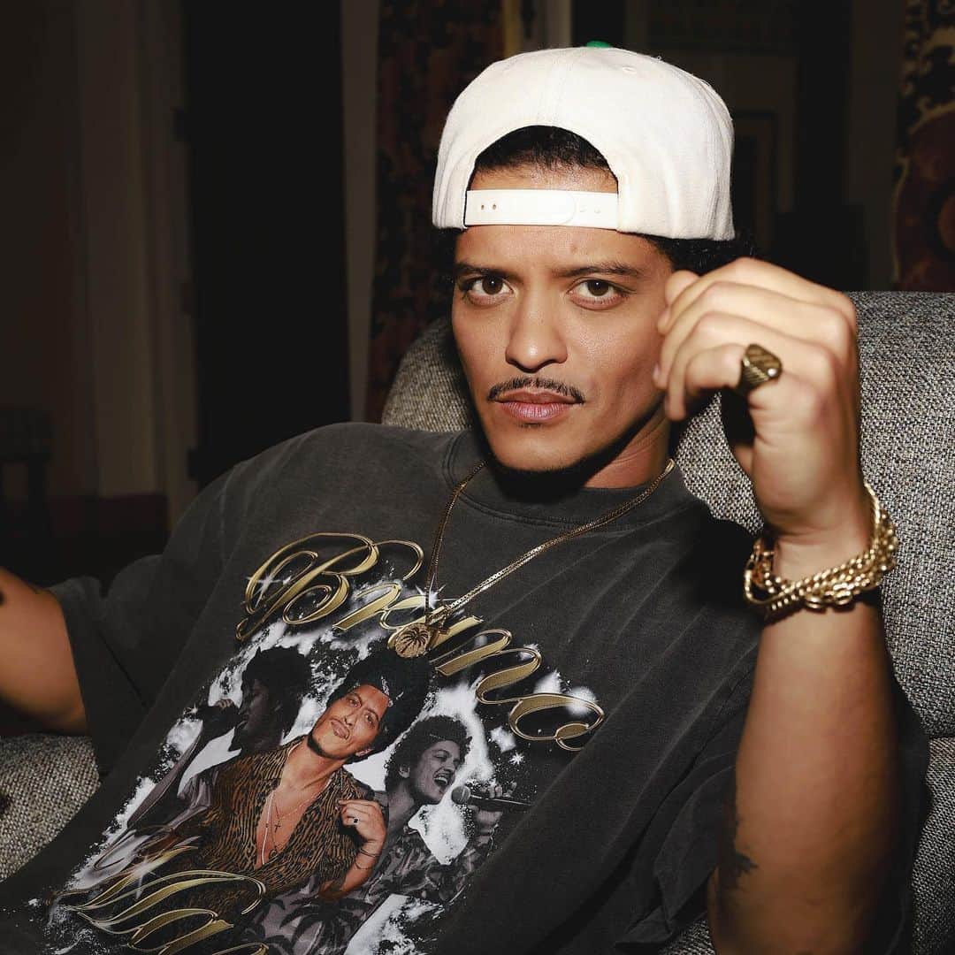 marschives's tweet photo. 📰 Bruno Mars has also reportedly parted ways with Scooter Braun.

In fact, he has never been managed by Scooter. 
He actually manages himself. https://t.co/IVMe6dN5xd