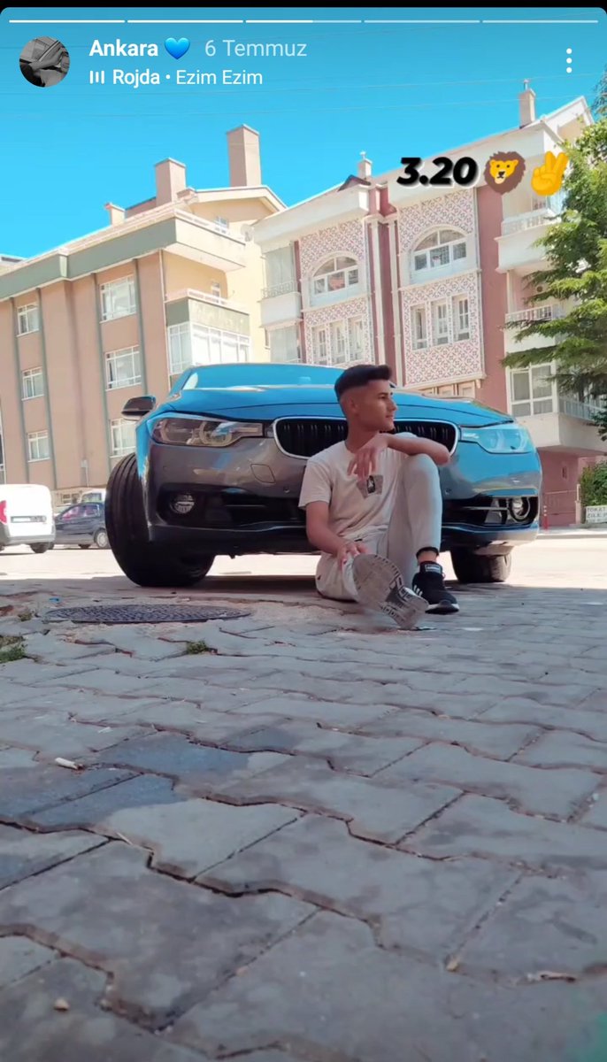 Polisimizi şehit eden narkoterörist Diyar Acunur'un öldürülmesine üzülen kuzeninin profili.
Rojda'nın"Ben Cizira Botan,ben her zaman isyankarım"şarkısını paylaşmış geçmişte,zihniyet aynı.
Anlaşılan hendek operasyonlarındaki PKK'nın şehir yapılanması YDG-H artık büyükşehirlerde.