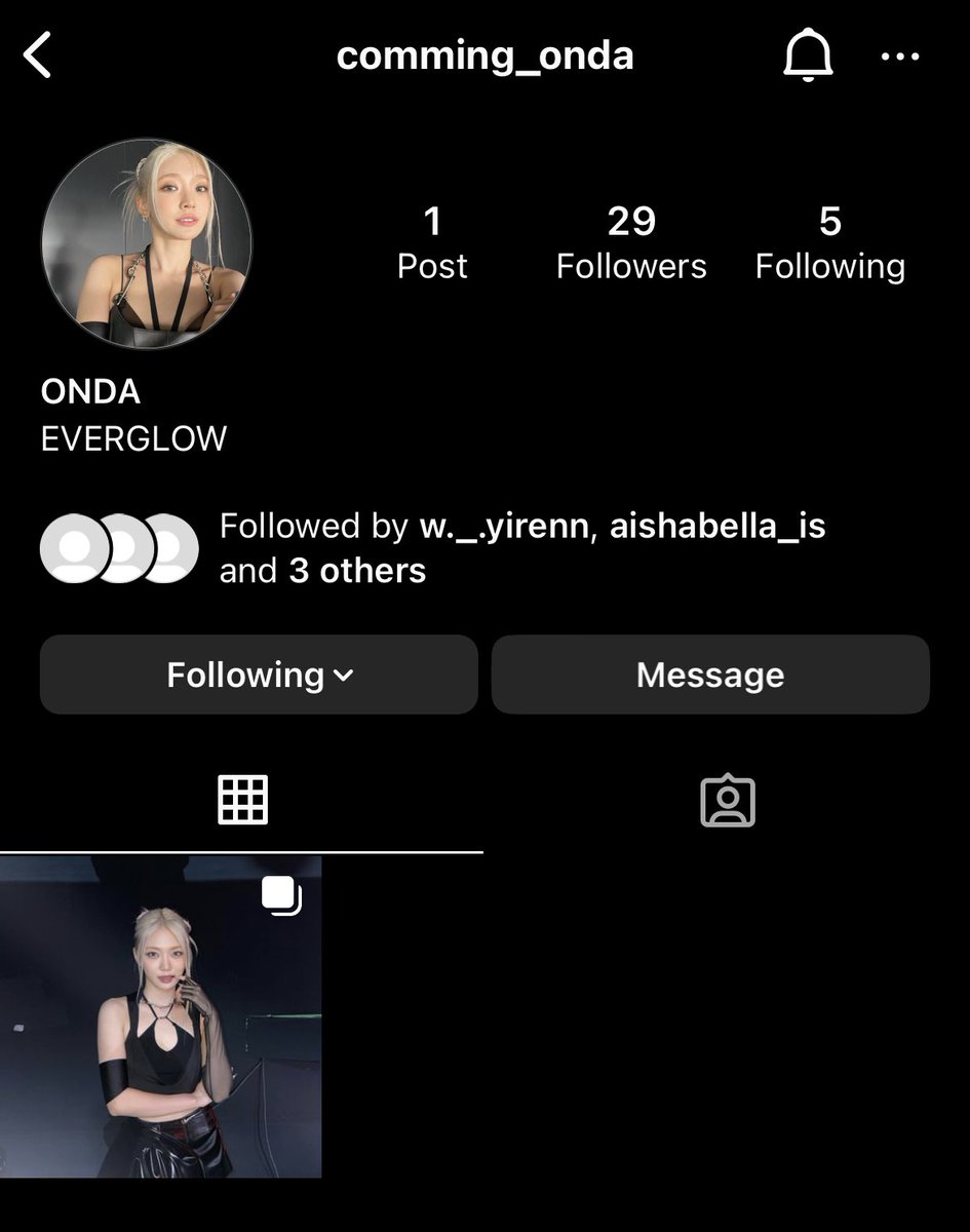 evglowz's tweet photo. EVERGLOW member officially opened their personal instagram accounts!! 🤍🤍 https://t.co/FbTXbhB8NY
