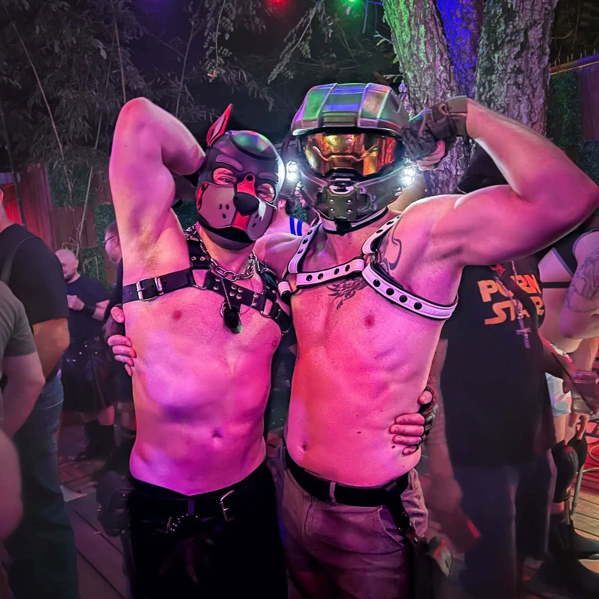 KinkDownSouth's tweet photo. Your #FlexFriday is brought to you by Master Chief and a very good boy.
Donโt forget to join us tomorrow at @AtlantaEagle for Gear After Dark starting at 10PM. @DJiCharlie starts at 11PM upstairs!
#GayKink #KinkWeekend #KinkParty #FetLife https://t.co/yxlWvGHo7c