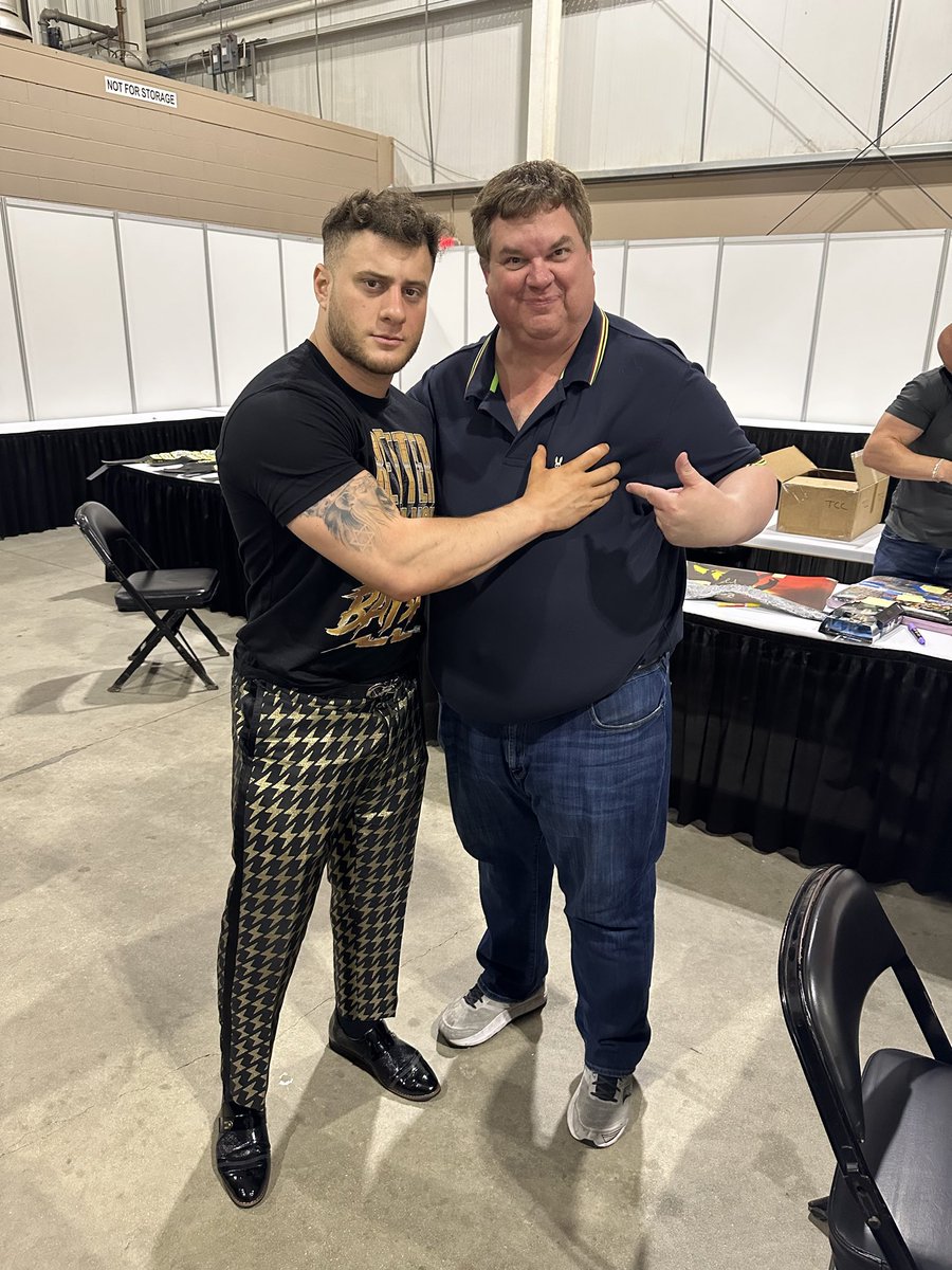 AewCard's tweet image. What is happening at #LeafCards? 🍃 🤷‍♂️ 🍃

After #AriLehman, the first person to portray Jason Voorhees in Friday the 13th contacted Leaf for using forged autographs on his card ✍️

@Leaf_Cards responded stating @leafceo is no longer with the company 🤷‍♂️

#WrestlingCards #TheHobby