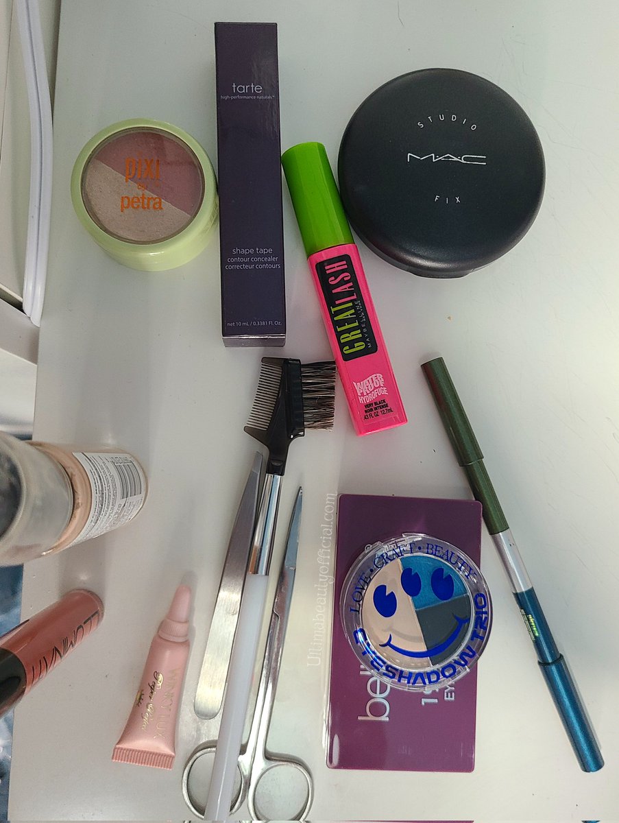 theultimabeauty's tweet photo. Some fall makeup tutorials coming at you soon using some of these babies. Stay tuned! 😉
@PIXIBeauty @tartecosmetics @Maybelline @MACcosmetics @WinkyLux @FormulaZBeauty 
#ultimabeauty #makeupmess #fallmakeupproducts #makeupflatlay #mascara #eyeshadow https://t.co/rsq25bjJML