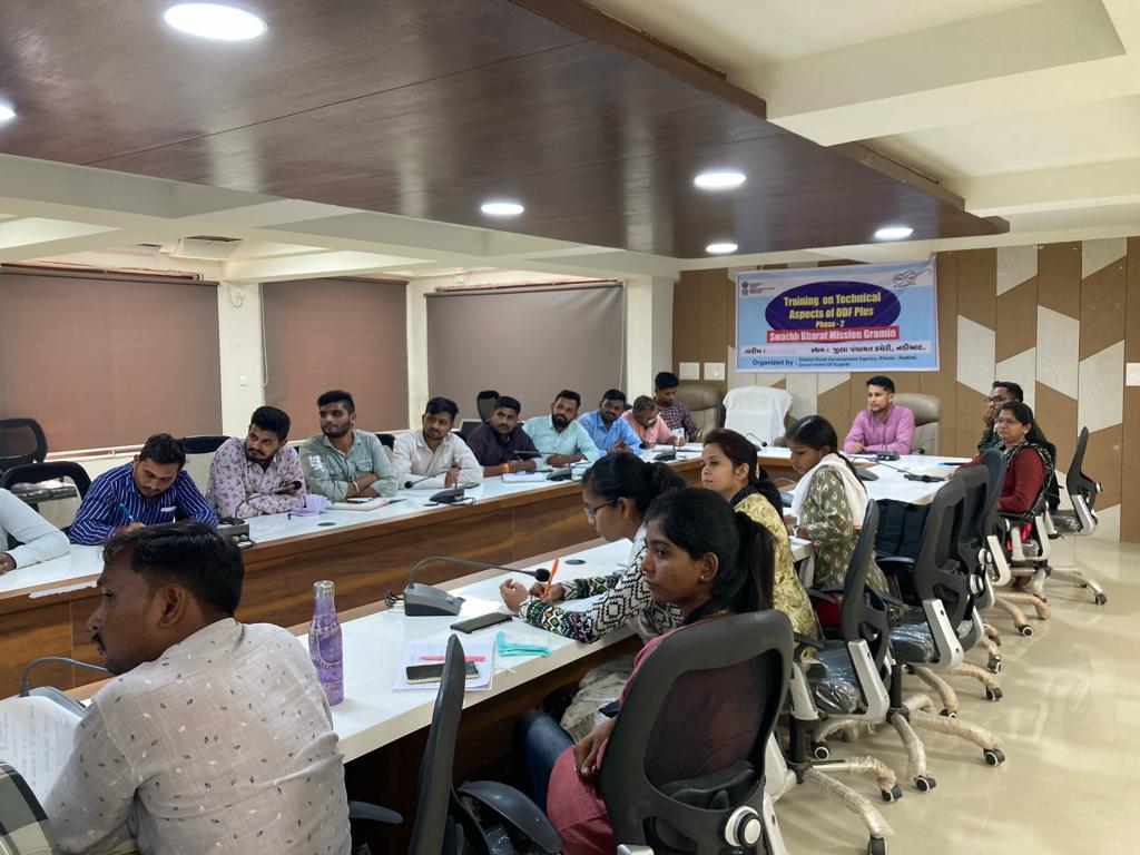 SWACHHKHEDA's tweet photo. આજરોજ સ્વચ્છ ભારત મિશન ગ્રામીણ તમામ કર્મચારીઓ યોજનાકીય ODF Plus વિષય ઉપર એક દિવસીય તાલીમ કમ વર્કશોપ યોજવામાં આવેલ. જેમાં વિશેષ રૂપમાં ગ્રામ્ય કક્ષાએ ઘન અને પ્રવાહી કચરા વ્યવસ્થાપન ઉપર ભાર મૂકવામાં આવેલ. 

#SBMGPhaseII #SustainableIndia #SwachhGujarat #ModelVillage #ODFPlus https://t.co/7gGYkvQPxy