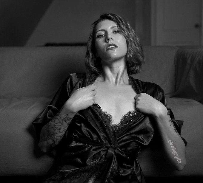 Are you gonna help me back onto the couch or nah? https://t.co/LseCS0jhya