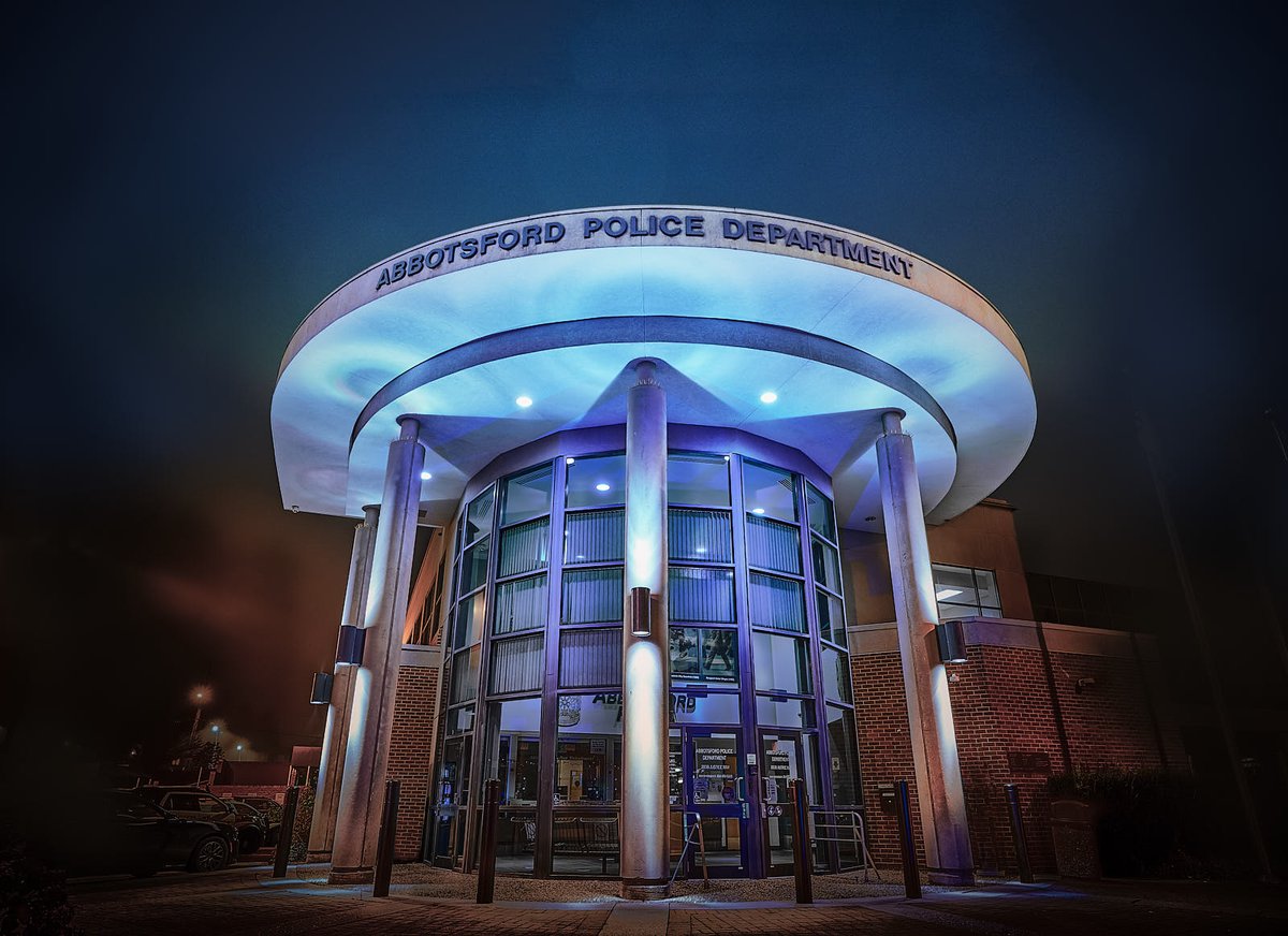 PLaFramLo's tweet photo. We are accepting applications for the position of Director, Human Resources.  More info: https://t.co/dpQmusfkBG @AbbyPoliceDept #strengthincommunity #abbotsford #HRcareers #humanresources #HRMatters #lawenforcement #jobopportunity https://t.co/GIZauOEaxQ